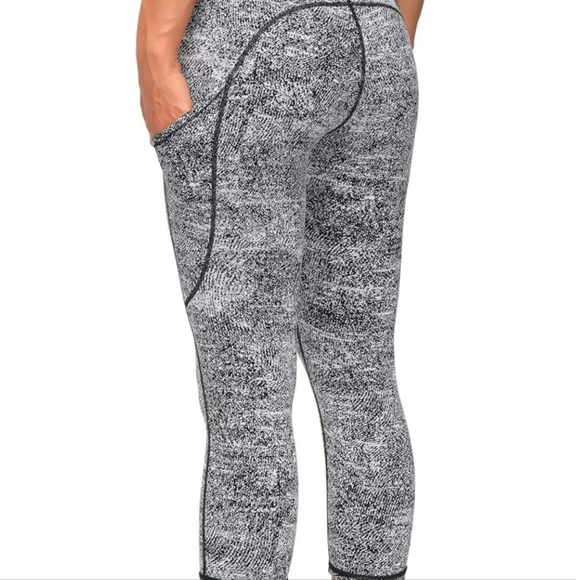 The Gym People Black And White Print High-Waisted Leggings with Inner Pocket - Picture 6 of 6